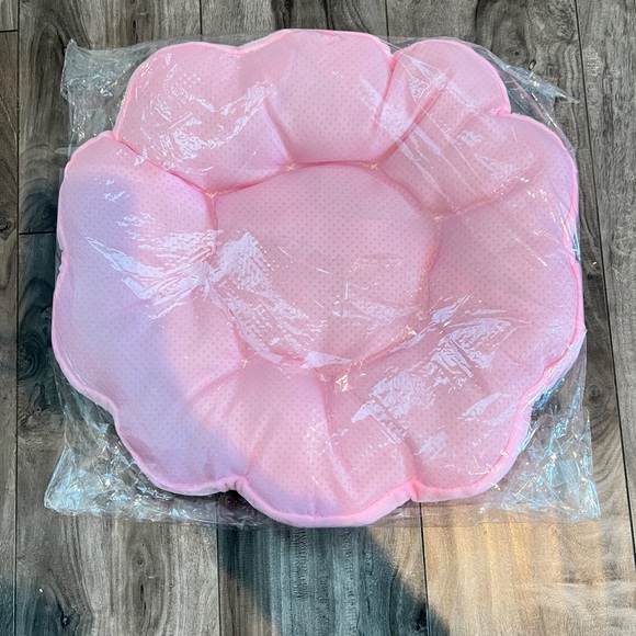 Hello Kitty Seat Cushion - Picture 2 of 3